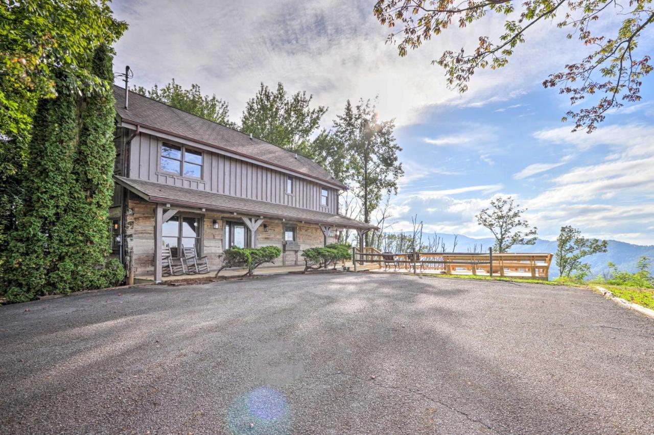 Upscale Gatlinburg Cabin Deck, Fire Pit And Hot Tub Exterior photo