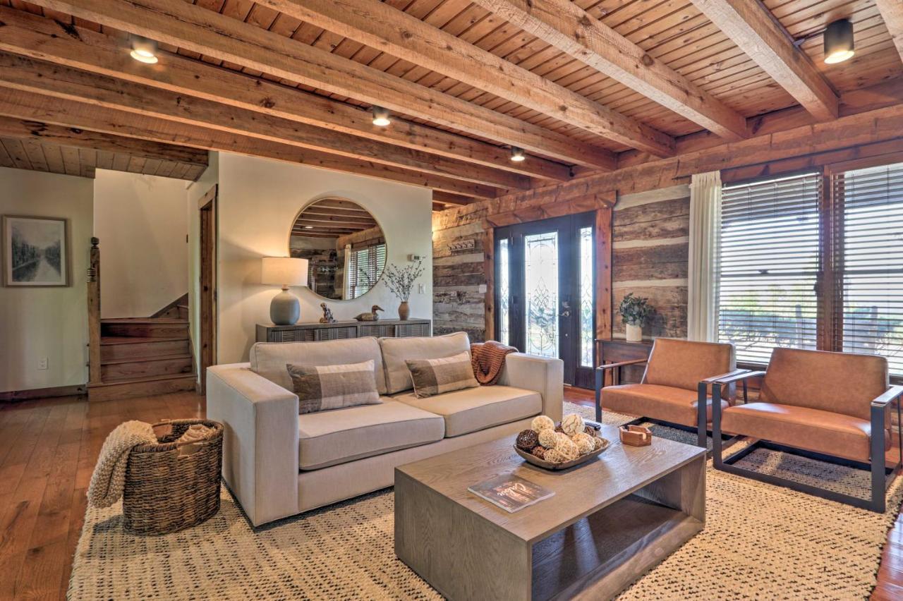Upscale Gatlinburg Cabin Deck, Fire Pit And Hot Tub Exterior photo