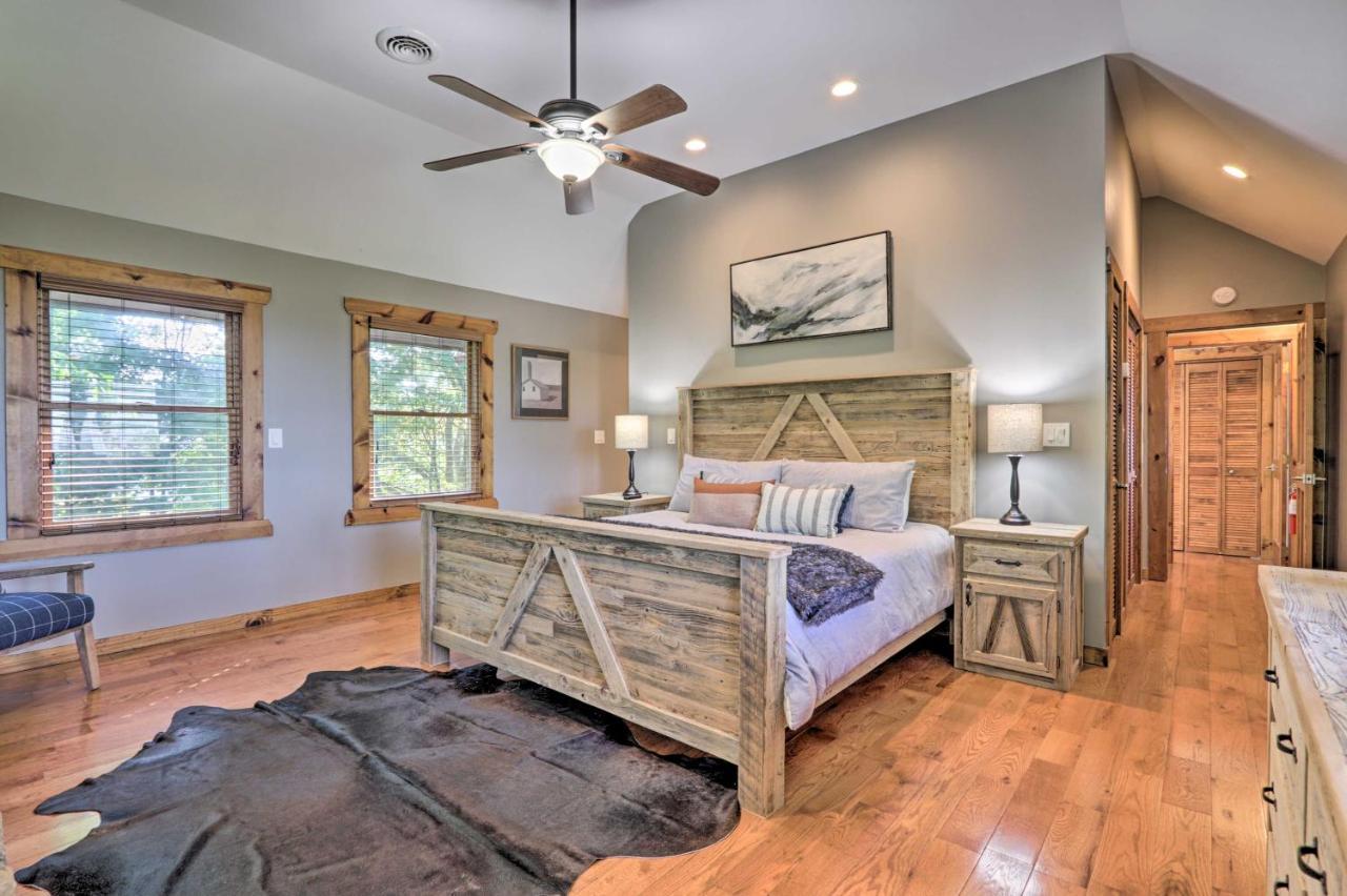 Upscale Gatlinburg Cabin Deck, Fire Pit And Hot Tub Exterior photo